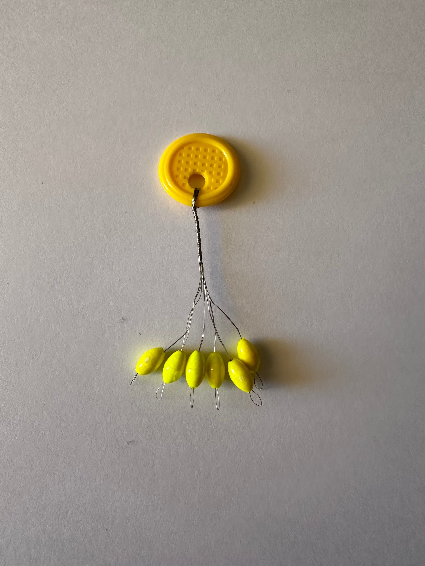 Perlas Flotantes/ Boyas Amarillo Lacado 4x8mm para hilo fino (máximo 0.20mm)