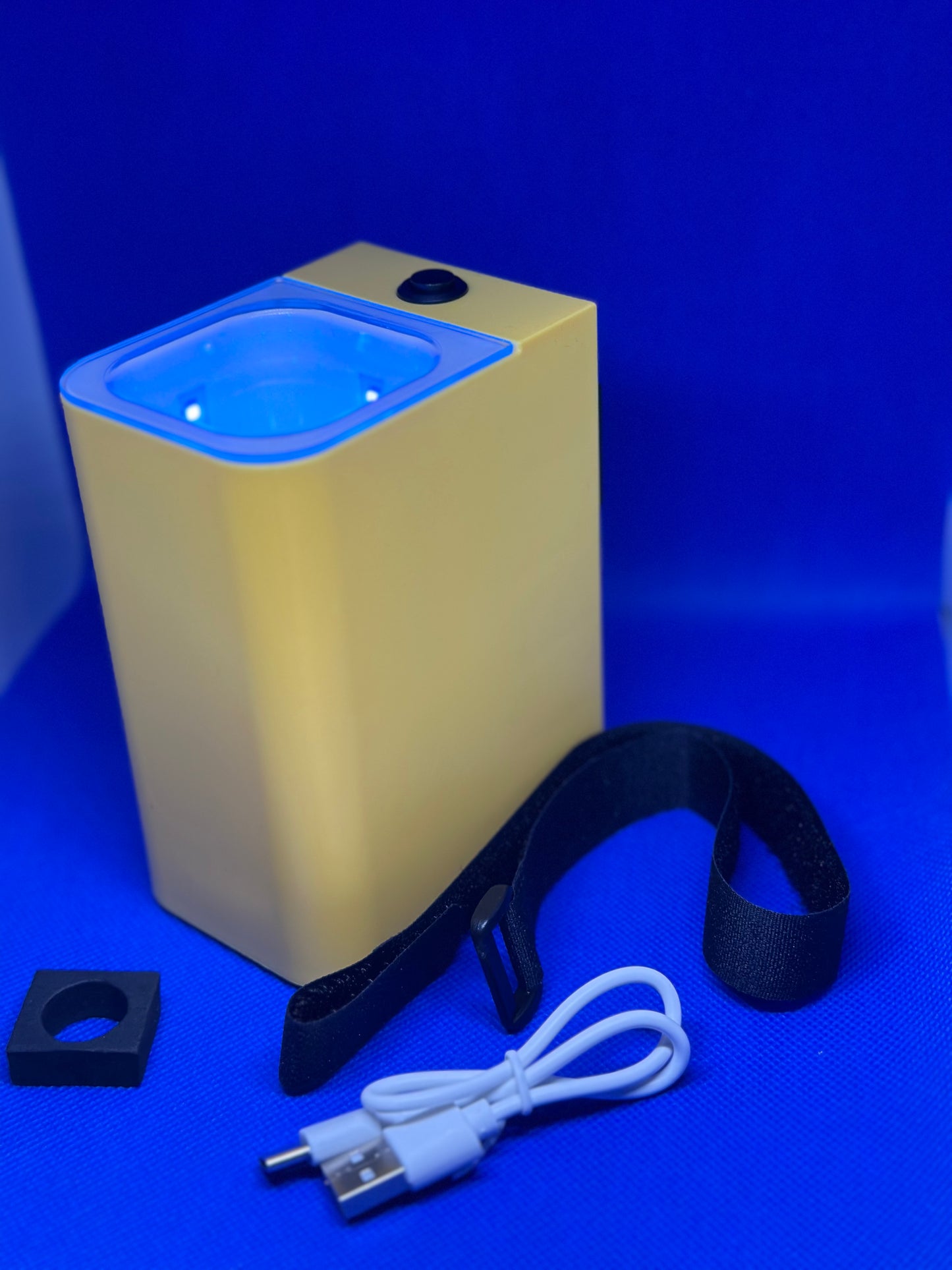 A. ÚLTIMAS UNIDADES. Caja Linterna UV para cargar boyas, plomos y señuelos