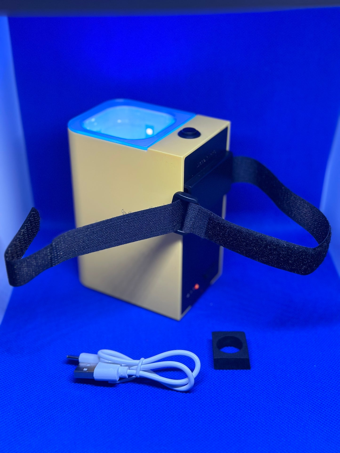 A. ÚLTIMAS UNIDADES. Caja Linterna UV para cargar boyas, plomos y señuelos