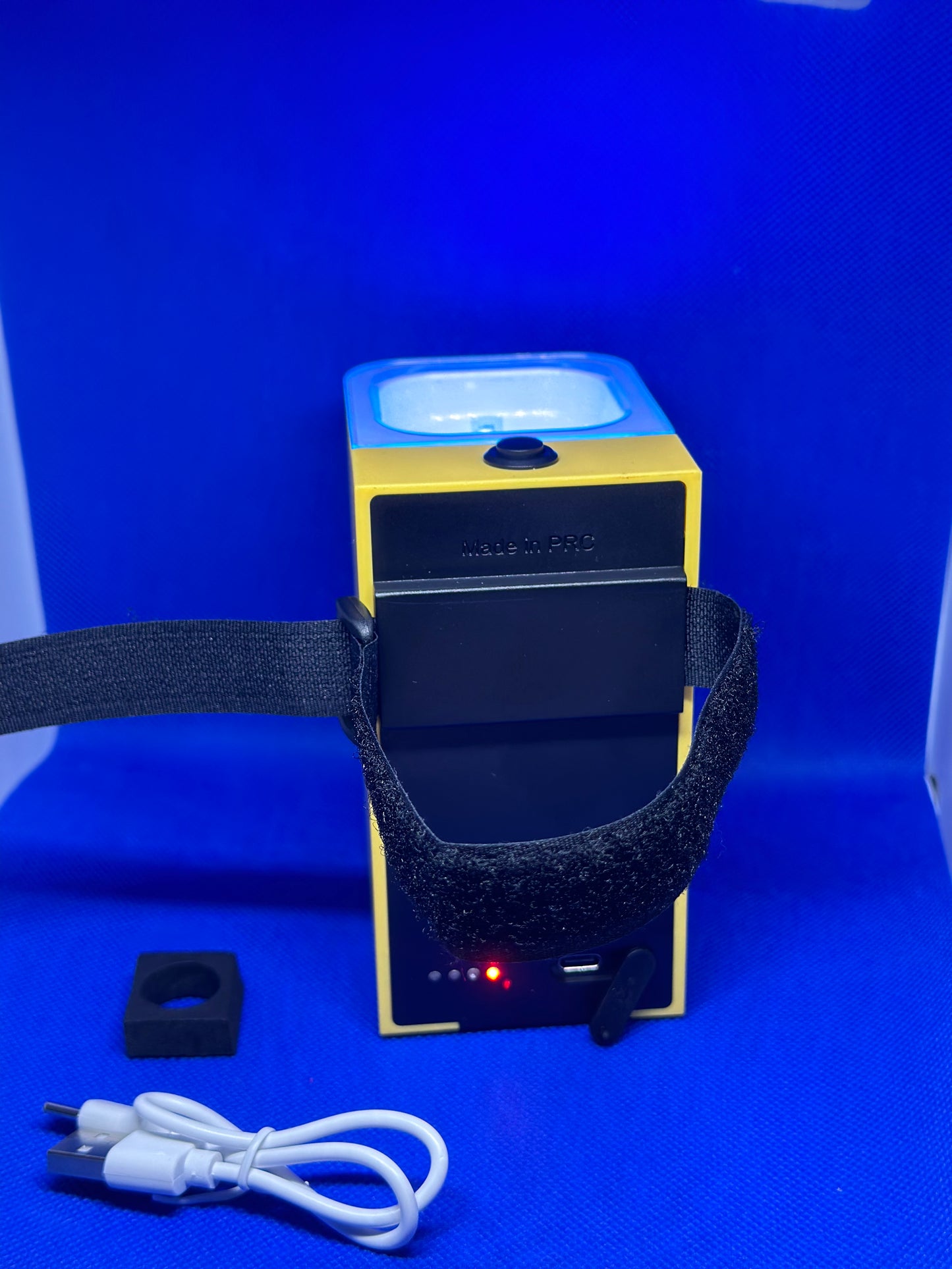 A. ÚLTIMAS UNIDADES. Caja Linterna UV para cargar boyas, plomos y señuelos