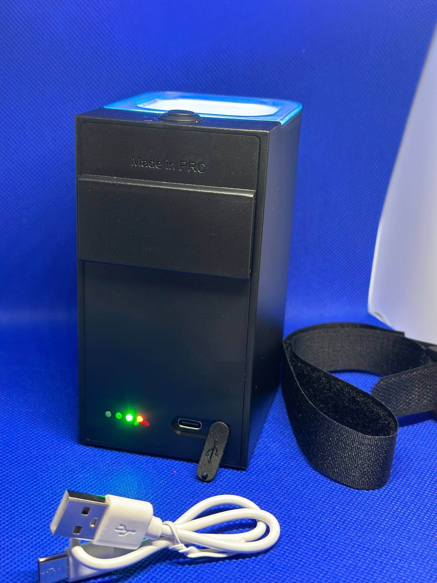 A. ÚLTIMAS UNIDADES. Caja Linterna UV para cargar boyas, plomos y señuelos